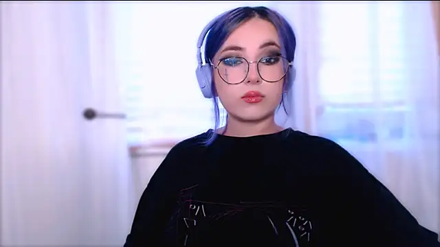 Snapshot of purplewitch chatting on 10/18/25, 02:25 purplewitch online show from 10/18/25, 02:25