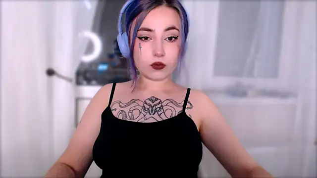 Snapshot of purplewitch chatting on 10/22/25, 10:09 purplewitch online show from 10/22/25, 10:09