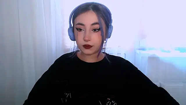 Snapshot of purplewitch chatting on 10/29/25, 07:32 purplewitch online show from 10/29/25, 07:32