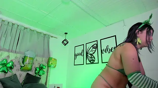 Snapshot of nicolee_millerr chatting on 03/17/26, 12:41 nicolee millerr online show from 03/17/26, 12:41