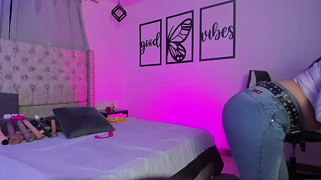 Snapshot of nicolee_millerr chatting on 04/09/26, 12:43 nicolee millerr online show from 04/09/26, 12:43