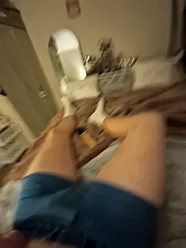 Snapshot of blueeyeblonde33 chatting on 02/02/25, 07:46 blueeyeblonde33 online show from 02/02/25, 07:46