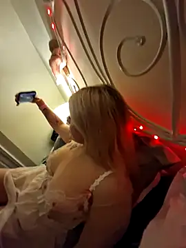 Snapshot of blueeyeblonde33 chatting on 10/13/25, 07:25 blueeyeblonde33 online show from 10/13/25, 07:25