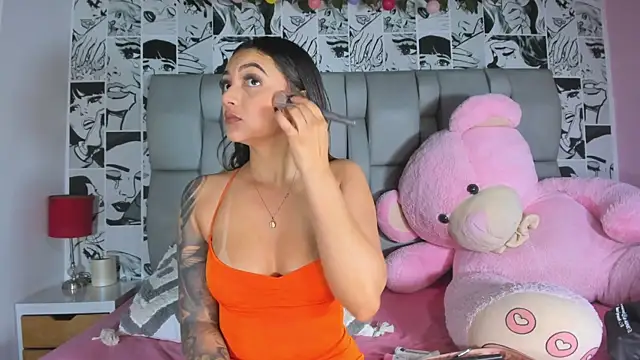 Snapshot of LucyRosse chatting on 04/19/26, 11:20 LucyRosse online show from 04/19/26, 11:20