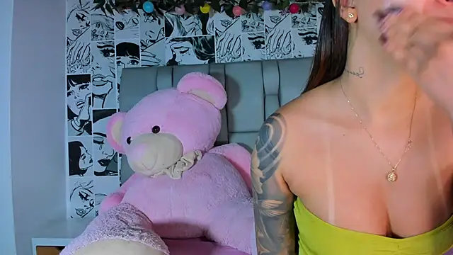 Snapshot of LucyRosse chatting on 04/27/26, 11:30 LucyRosse online show from 04/27/26, 11:30