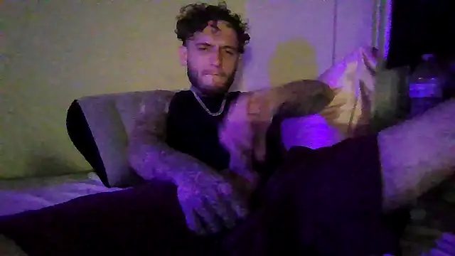 Snapshot of cruz815 chatting on 09/14/25, 07:18 cruz815 online show from 09/14/25, 07:18