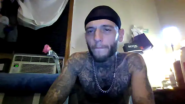 Snapshot of cruz815 chatting on 09/23/25, 06:05 cruz815 online show from 09/23/25, 06:05