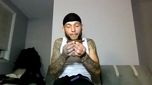 Snapshot of cruz815 chatting on 10/15/25, 12:33 cruz815 online show from 10/15/25, 12:33