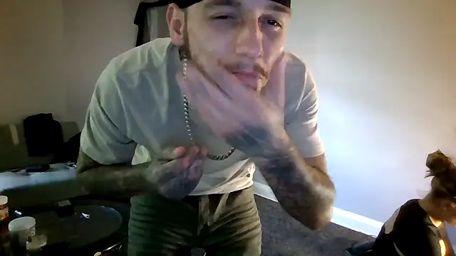 Snapshot of cruz815 chatting on 10/15/25, 07:25 cruz815 online show from 10/15/25, 07:25