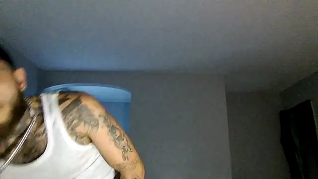 Snapshot of cruz815 chatting on 10/17/25, 08:33 cruz815 online show from 10/17/25, 08:33