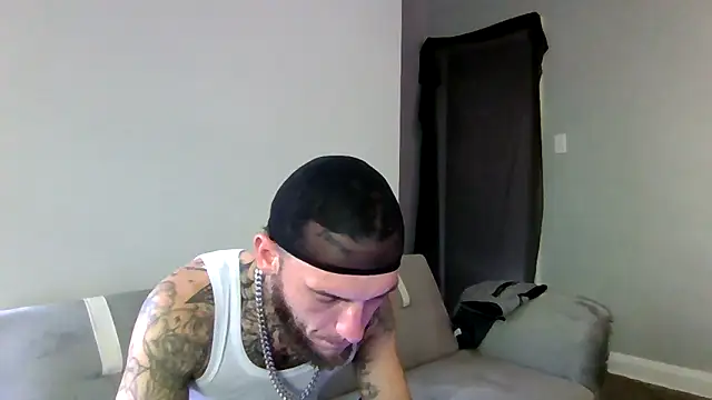 Snapshot of cruz815 chatting on 10/20/25, 05:13 cruz815 online show from 10/20/25, 05:13