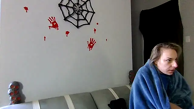 Snapshot of cruz815 chatting on 10/25/25, 02:35 cruz815 online show from 10/25/25, 02:35