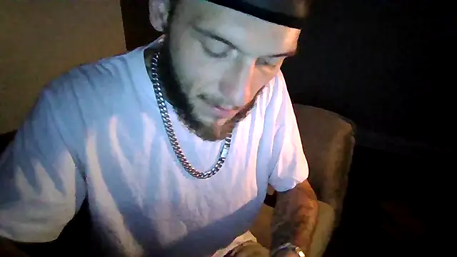 Snapshot of cruz815 chatting on 10/27/25, 07:34 cruz815 online show from 10/27/25, 07:34