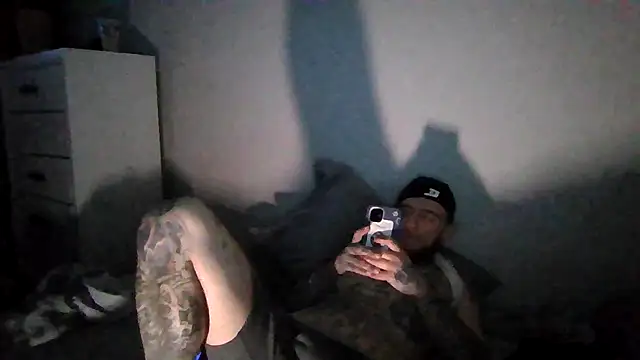 Snapshot of cruz815 chatting on 04/08/26, 03:17 cruz815 online show from 04/08/26, 03:17