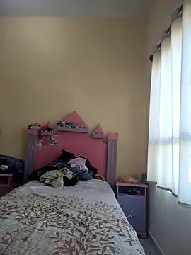 Snapshot of KellyPerlaxxx chatting on 11/15/25, 10:48 KellyPerlaxxx online show from 11/15/25, 10:48