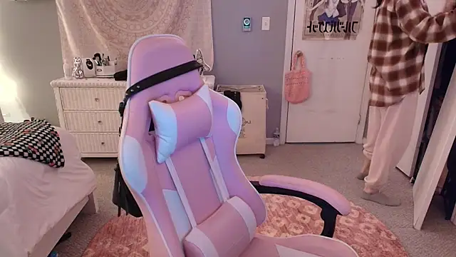 Snapshot of princesselysia chatting on 11/07/25, 01:05 princesselysia online show from 11/07/25, 01:05