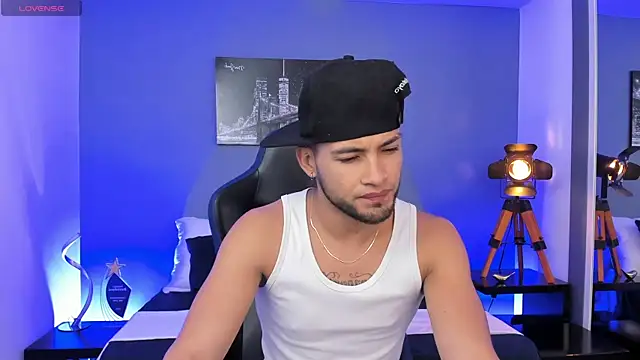 Max Conor1 online show from 10/09/25, 12:03