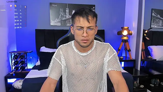 Max Conor1 online show from 12/22/25, 04:09