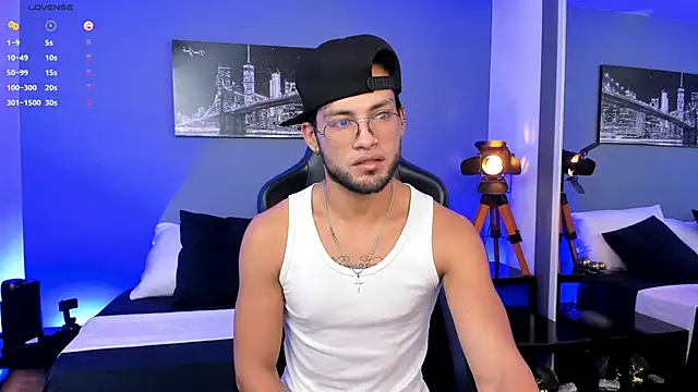 Snapshot of Max_Conor1 chatting on 05/13/26, 11:29 Max Conor1 online show from 05/13/26, 11:29