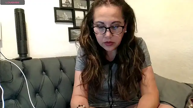 Snapshot of MirandaLatinaLovely chatting on 04/28/26, 03:11 MirandaLatinaLovely online show from 04/28/26, 03:11