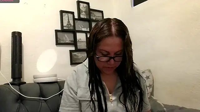 Snapshot of MirandaLatinaLovely chatting on 05/05/26, 05:21 MirandaLatinaLovely online show from 05/05/26, 05:21