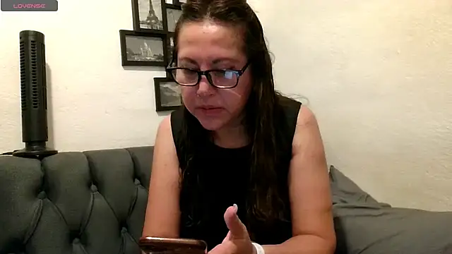 Snapshot of MirandaLatinaLovely chatting on 05/27/26, 05:54 MirandaLatinaLovely online show from 05/27/26, 05:54