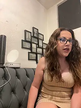 Snapshot of MirandaLatinaLovely chatting on 05/30/26, 06:05 MirandaLatinaLovely online show from 05/30/26, 06:05