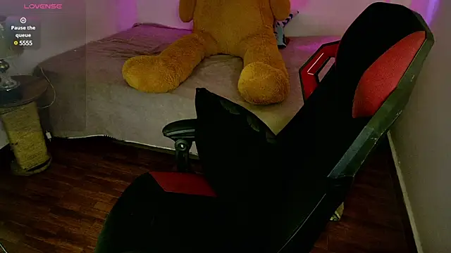 Snapshot of onissm chatting on 02/04/25, 11:49 onissm online show from 02/04/25, 11:49