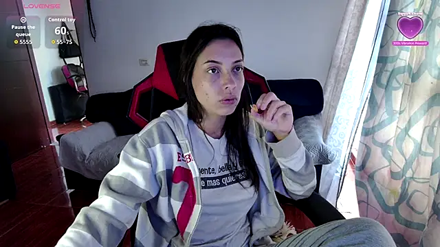 Snapshot of onissm chatting on 10/29/25, 12:40 onissm online show from 10/29/25, 12:40