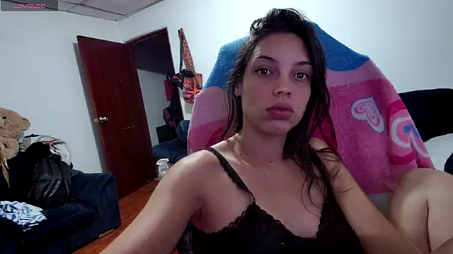 Snapshot of onissm chatting on 11/11/25, 10:26 onissm online show from 11/11/25, 10:26