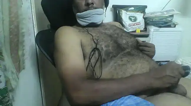 Snapshot of awesomeroc123 chatting on 02/28/25, 05:37 awesomeroc123 online show from 02/28/25, 05:37