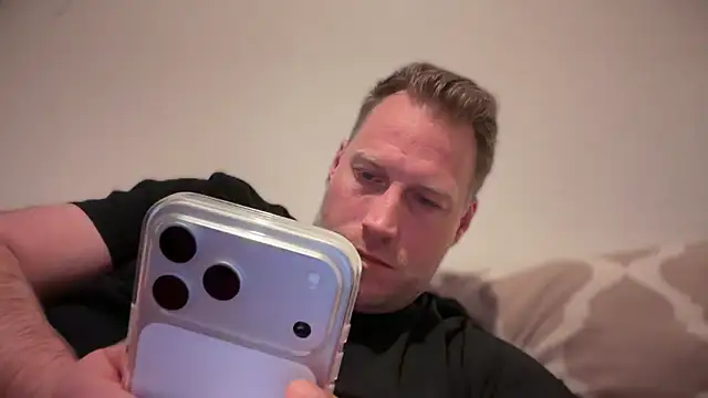 Snapshot of Christian87xxx chatting on 03/18/26, 05:38 Christian87xxx online show from 03/18/26, 05:38