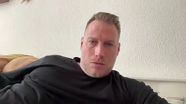 Snapshot of Christian87xxx chatting on 03/29/26, 11:10 Christian87xxx online show from 03/29/26, 11:10