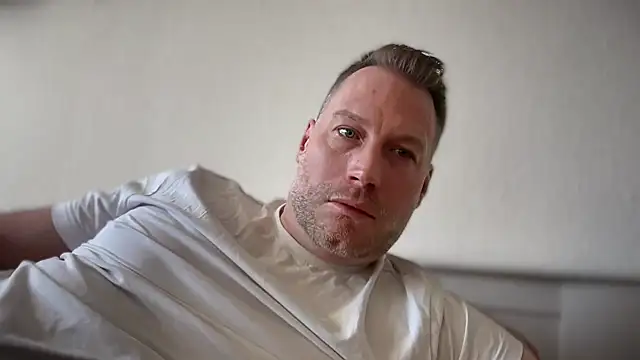 Snapshot of Christian87xxx chatting on 04/03/26, 06:11 Christian87xxx online show from 04/03/26, 06:11