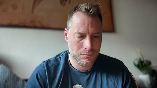 Snapshot of Christian87xxx chatting on 04/05/26, 05:26 Christian87xxx online show from 04/05/26, 05:26