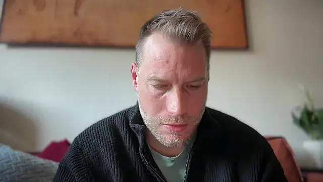 Snapshot of Christian87xxx chatting on 04/11/26, 08:29 Christian87xxx online show from 04/11/26, 08:29