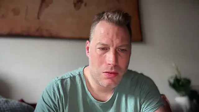 Snapshot of Christian87xxx chatting on 04/12/26, 06:18 Christian87xxx online show from 04/12/26, 06:18