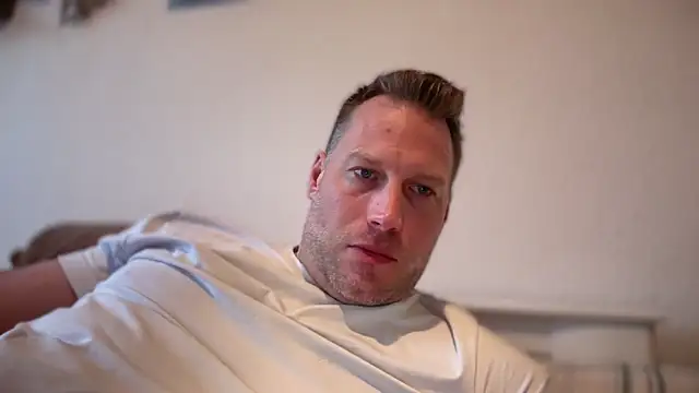 Snapshot of Christian87xxx chatting on 04/14/26, 05:19 Christian87xxx online show from 04/14/26, 05:19