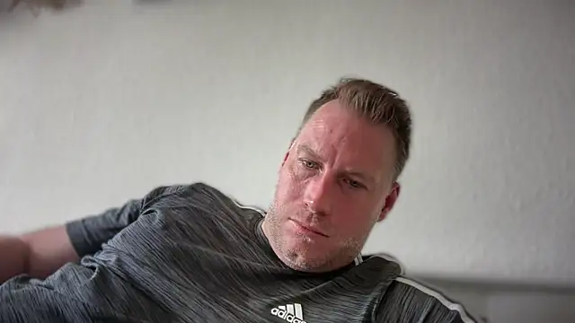 Snapshot of Christian87xxx chatting on 06/18/26, 10:52 Christian87xxx online show from 06/18/26, 10:52