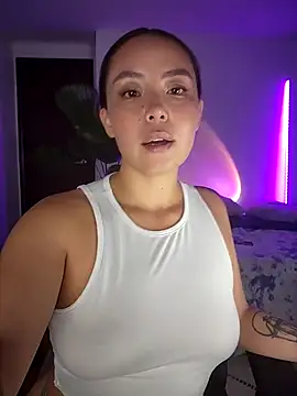 Snapshot of RenEnvy chatting on 03/12/25, 12:10 RenEnvy online show from 03/12/25, 12:10