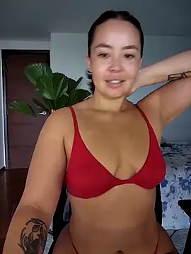 Snapshot of RenEnvy chatting on 03/18/25, 02:15 RenEnvy online show from 03/18/25, 02:15