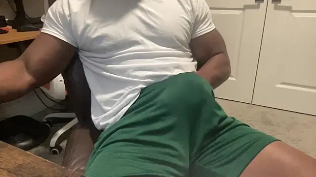 Snapshot of BodyandBBC chatting on 11/16/25, 09:20 BodyandBBC online show from 11/16/25, 09:20