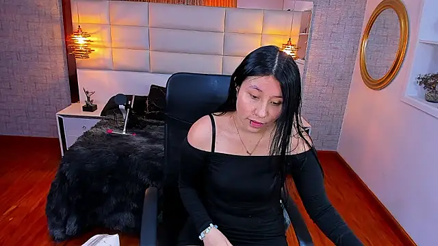 Nohemi louse online show from 02/08/26, 07:17