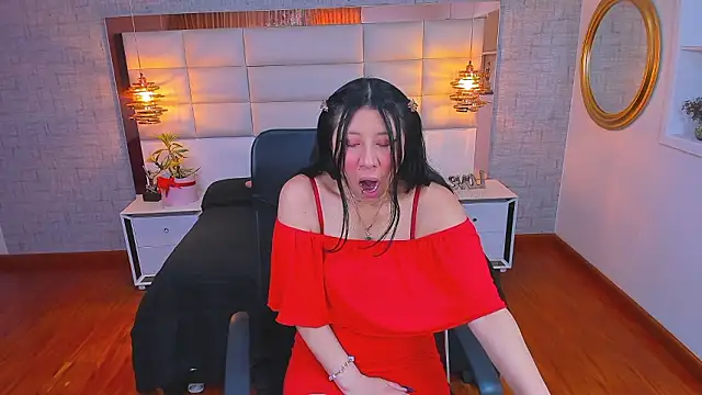 Nohemi louse online show from 03/30/26, 06:42