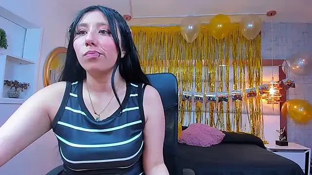 Snapshot of Nohemi_louse chatting on 04/30/26, 08:57 Nohemi louse online show from 04/30/26, 08:57