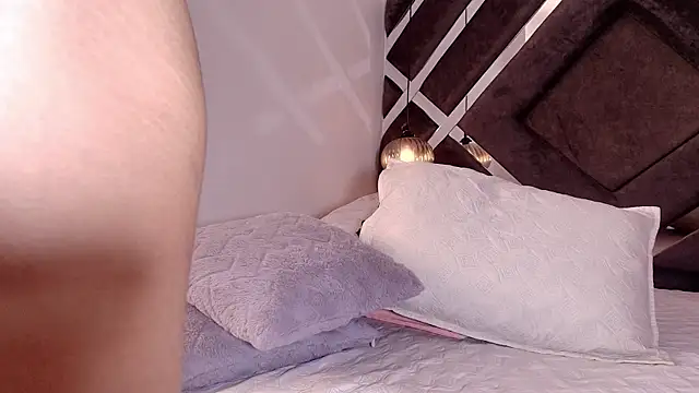 sara lopee1 online show from 10/31/25, 12:06