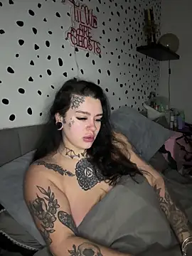 Snapshot of tempzzz12 chatting on 12/18/25, 08:31 tempzzz12 online show from 12/18/25, 08:31