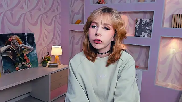 Snapshot of LoisFollin chatting on 02/05/25, 11:06 LoisFollin online show from 02/05/25, 11:06