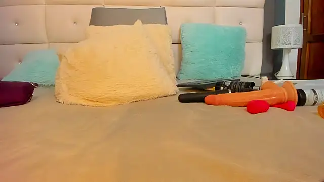 Snapshot of DayannaBronx chatting on 09/14/25, 08:30 DayannaBronx online show from 09/14/25, 08:30