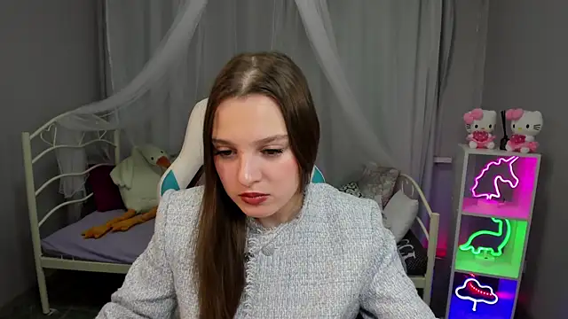 Snapshot of kaisajenner chatting on 11/21/25, 06:17 kaisajenner online show from 11/21/25, 06:17